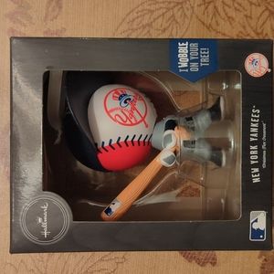 NWT Hallmark MLB New York Yankees bobblehead ornament